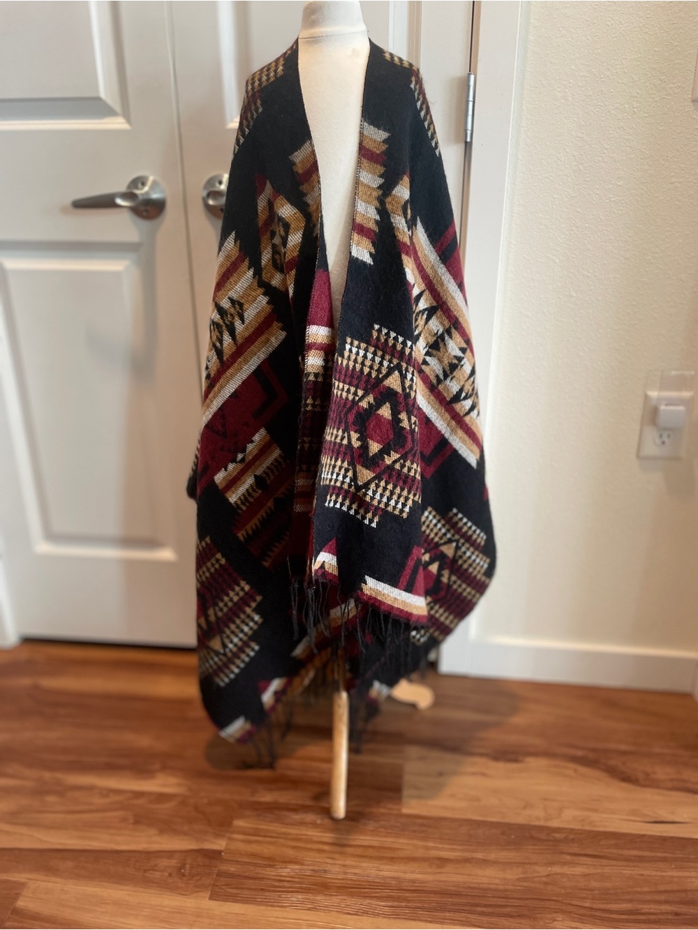 Source Unknown Black & Burgundy Geometric Fringe Poncho
